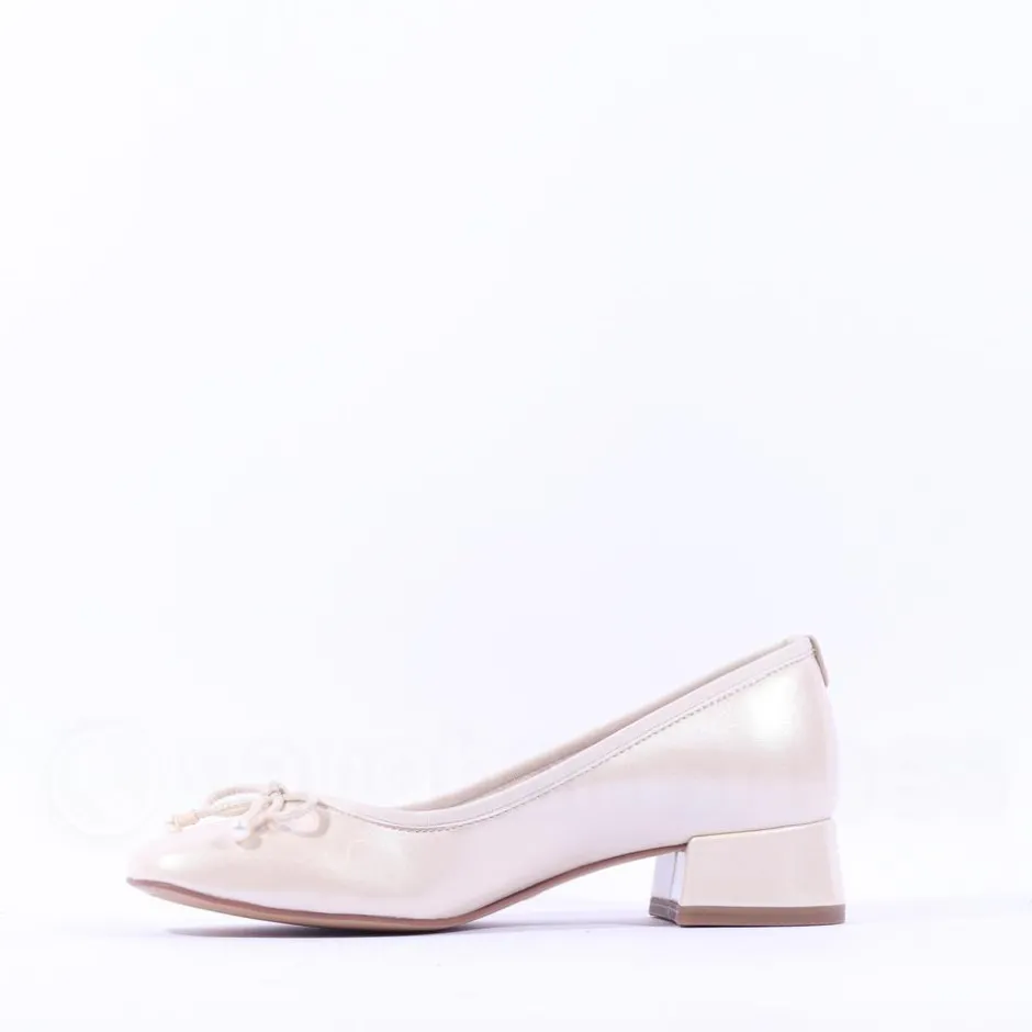 Women Tamaris Almira Bow Tie Block Heel Pump - Champagne