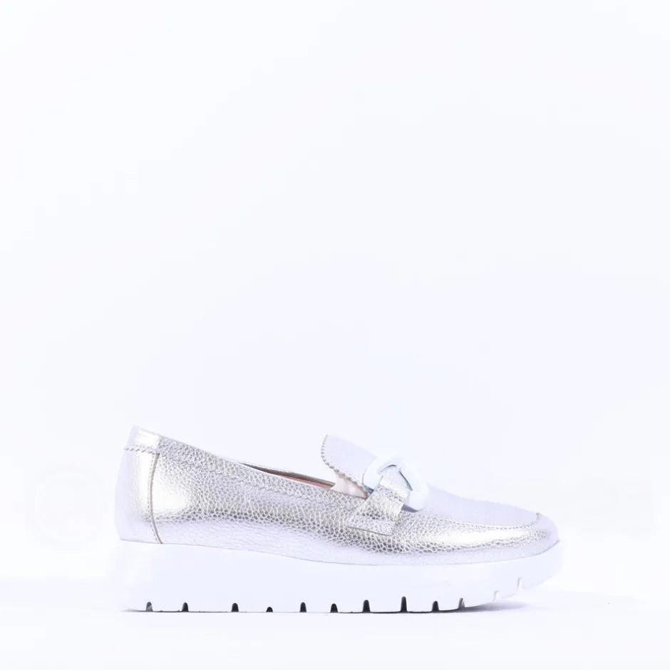Women Wonders Aura Infinity Link Slip On - Silver Leather