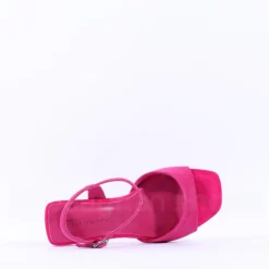 Women Tamaris Valenzia Block Heel Sandal - Fuchsia