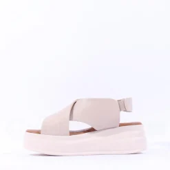 Women Tamaris Wren Cross Platform Sandal - Ivory
